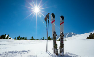 Noticias: La temporada de esquí comenzó demasiado temprano en España.