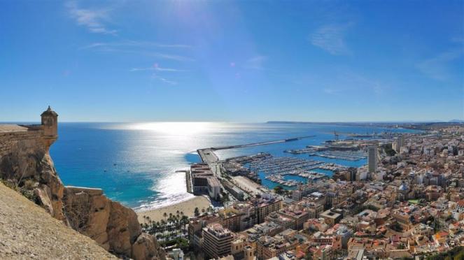 ¡Un clima otoñal primaveral en la costa mediterránea de verano en España!