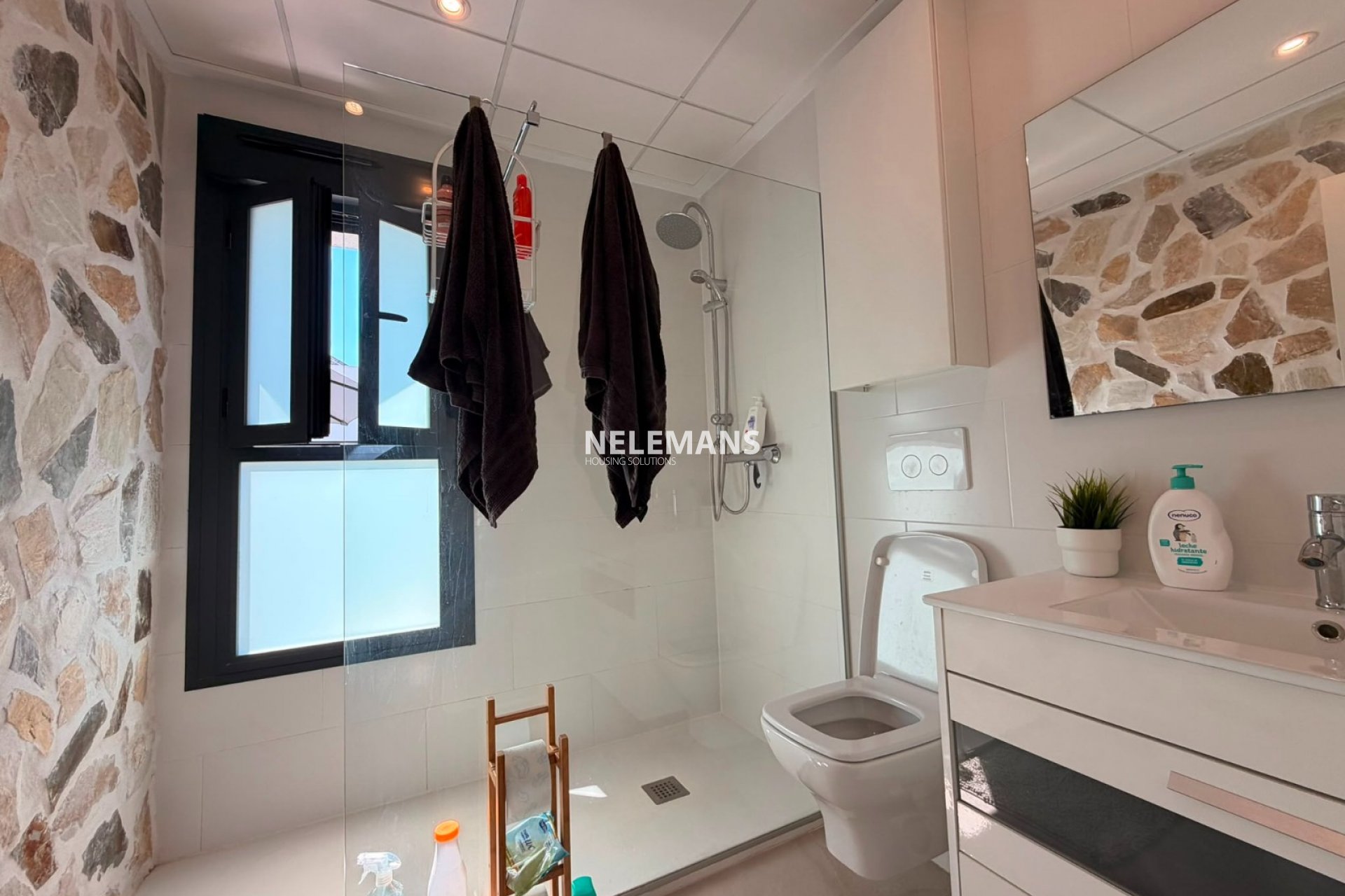 Revente - Semi Detached - Daya Nueva