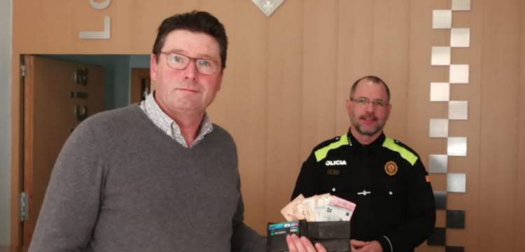 Nieuws: Belg zoekt dakloze die portemonnee met 1.000 euro terug heeft gegeven