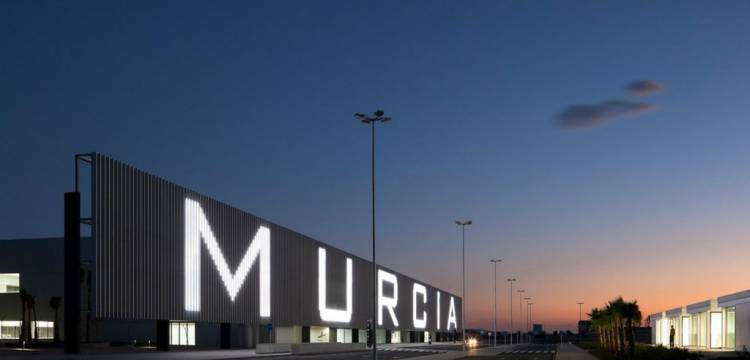 Nieuws: Koning aanwezig bij opening nieuwe vliegveld Murcia