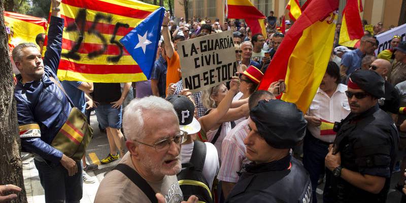 Nieuws: Belangrijke politici van Catalonië gearresteerd om het referendum.