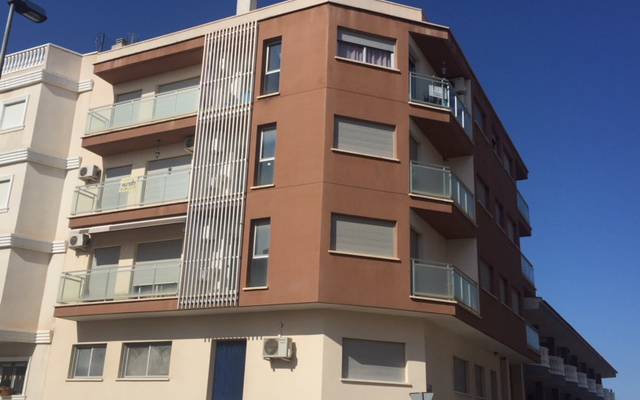 2 slaapkamer appartement voor lange termijn verhuur € 300 p.m
