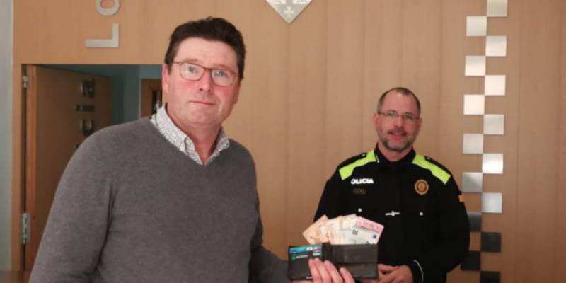 Nieuws: Belg zoekt dakloze die portemonnee met 1.000 euro terug heeft gegeven