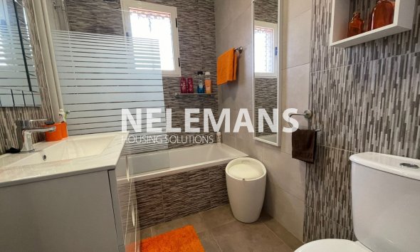 Reventa - Semi Detached - Los Montesinos - Centro