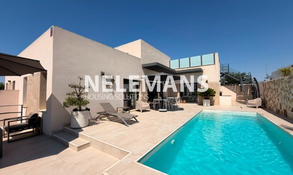 Reventa - Semi Detached - Daya Nueva